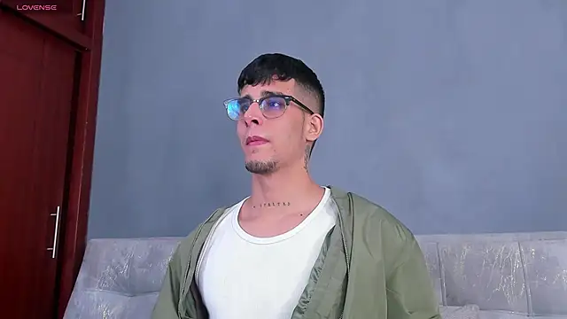 Snapshot of iamcamiloo_ chatting on January 14, 10:17 am iamcamiloo online show from January 14, 10:17 am