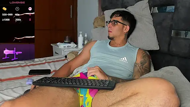 Snapshot of iamcamiloo_ chatting on September 18, 5:31 am iamcamiloo online show from September 18, 5:31 am