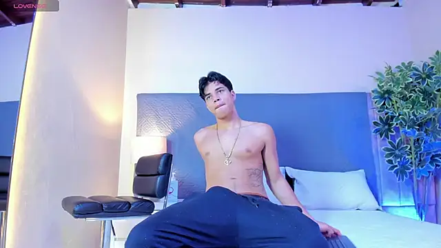 Snapshot of Benjamin_More chatting on February 6, 11:48 pm Benjamin More online show from February 6, 11:48 pm