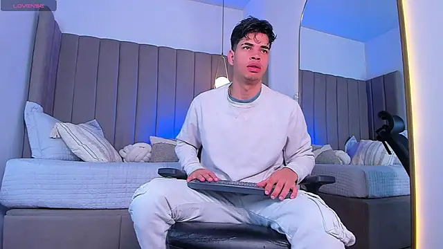 Benjamin More online show from May 17, 3:36 am
