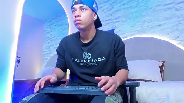 Snapshot of Benjamin_More chatting on December 7, 2:02 pm Benjamin More online show from December 7, 2:02 pm