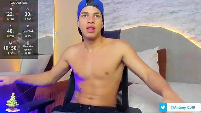 Snapshot of Benjamin_More chatting on December 6, 1:55 pm Benjamin More online show from December 6, 1:55 pm