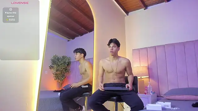 Snapshot of Benjamin_More chatting on January 29, 11:14 pm Benjamin More online show from January 29, 11:14 pm