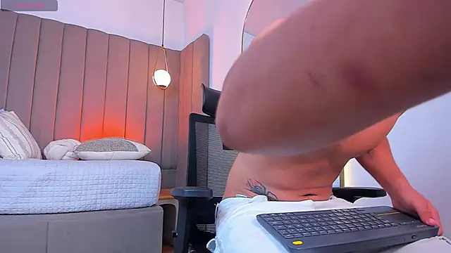 Benjamin More online show from May 18, 4:07 am