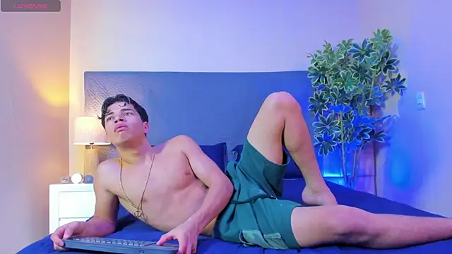 Snapshot of Benjamin_More chatting on February 5, 12:42 am Benjamin More online show from February 5, 12:42 am