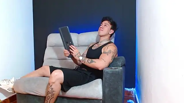 JUSTIN FULLER1 online show from January 8, 2:50 am