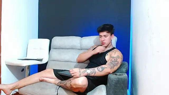 JUSTIN FULLER1 online show from April 29, 3:44 am