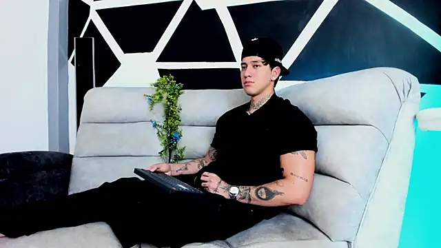 Snapshot of JUSTIN_FULLER1 chatting on October 19, 7:28 pm JUSTIN FULLER1 online show from October 19, 7:28 pm