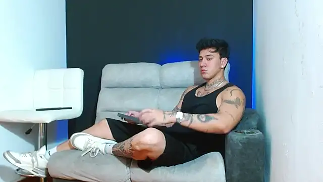 JUSTIN FULLER1 online show from February 28, 3:38 am