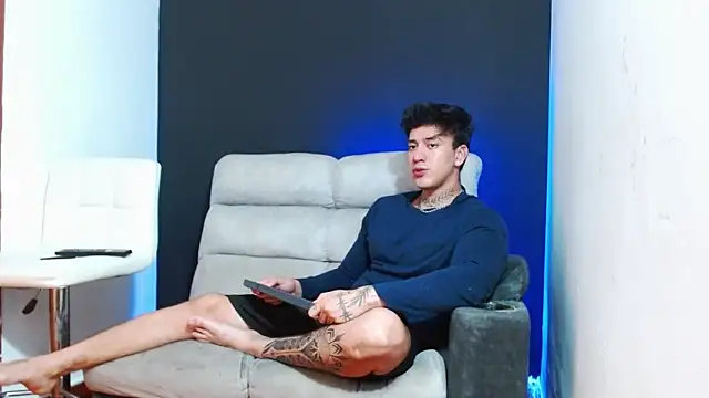 JUSTIN FULLER1 online show from April 29, 11:22 pm