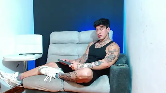 JUSTIN FULLER1 online show from April 25, 9:34 pm