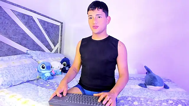 Snapshot of ander_deimond_ chatting on March 7, 4:56 am ander deimond online show from March 7, 4:56 am