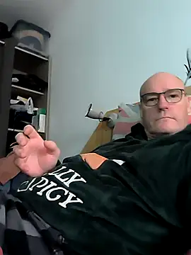 Snapshot of bogland33 chatting on December 26, 10:37 am bogland33 online show from December 26, 10:37 am
