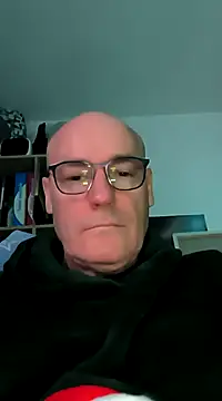 Snapshot of bogland33 chatting on December 30, 9:40 pm bogland33 online show from December 30, 9:40 pm