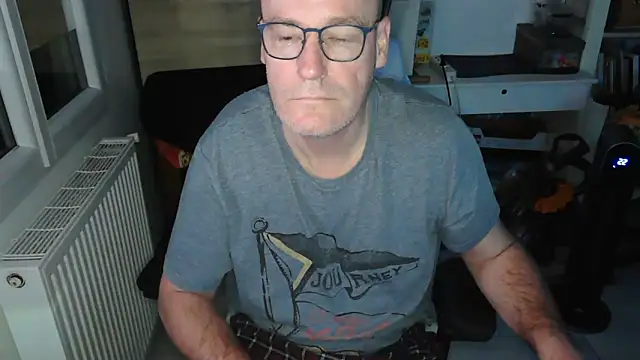 Snapshot of bogland33 chatting on February 19, 11:25 pm bogland33 online show from February 19, 11:25 pm