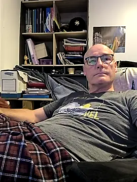 Snapshot of bogland33 chatting on March 10, 8:12 pm bogland33 online show from March 10, 8:12 pm