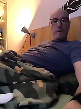 Snapshot of bogland33 chatting on September 19, 9:25 pm bogland33 online show from September 19, 9:25 pm