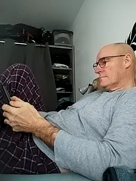 bogland33 online show from February 10, 3:06 pm