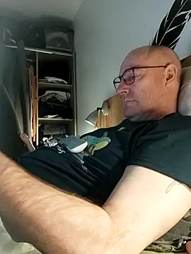 bogland33 online show from February 26, 8:10 pm