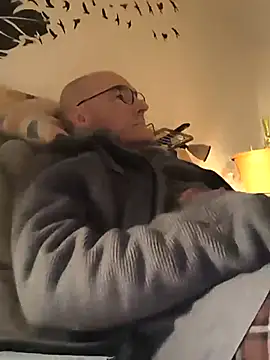 bogland33 online show from January 6, 7:07 pm