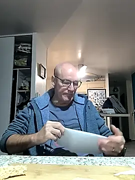 Snapshot of bogland33 chatting on November 1, 8:46 pm bogland33 online show from November 1, 8:46 pm