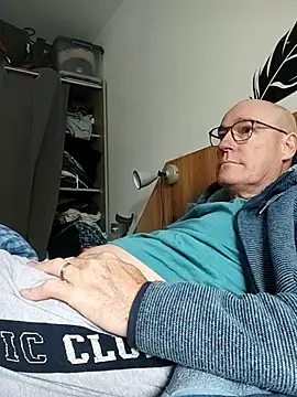 bogland33 online show from April 26, 2:14 pm