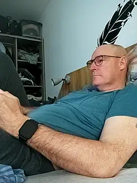 bogland33 online show from April 29, 6:36 pm