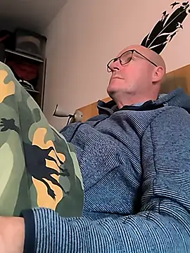 Snapshot of bogland33 chatting on October 16, 4:59 pm bogland33 online show from October 16, 4:59 pm