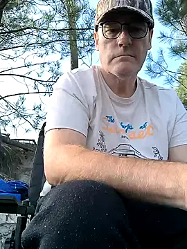 Snapshot of bogland33 chatting on February 19, 1:17 pm bogland33 online show from February 19, 1:17 pm