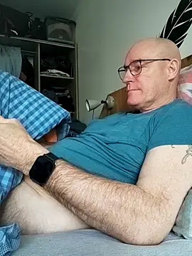 bogland33 online show from April 19, 6:10 pm