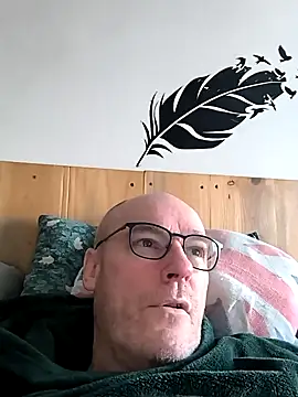 Snapshot of bogland33 chatting on January 18, 9:56 am bogland33 online show from January 18, 9:56 am