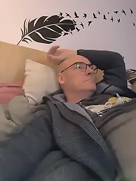 Snapshot of bogland33 chatting on October 26, 7:49 pm bogland33 online show from October 26, 7:49 pm