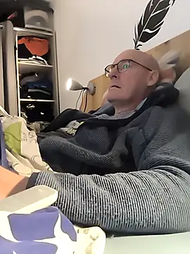 Snapshot of bogland33 chatting on October 27, 8:00 pm bogland33 online show from October 27, 8:00 pm