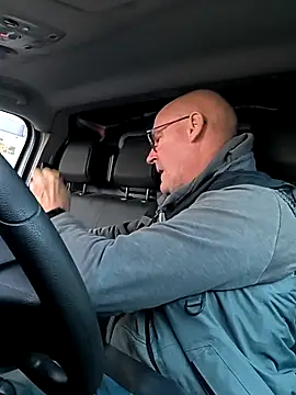 Snapshot of bogland33 chatting on October 15, 4:25 pm bogland33 online show from October 15, 4:25 pm