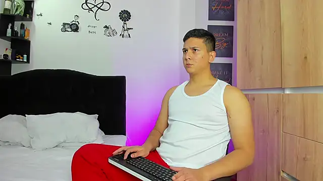 Snapshot of ANDREZALVAREZ chatting on December 22, 1:23 am ANDREZALVAREZ online show from December 22, 1:23 am