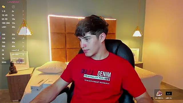 Snapshot of AlejooTwink chatting on September 24, 2:33 am AlejooTwink online show from September 24, 2:33 am