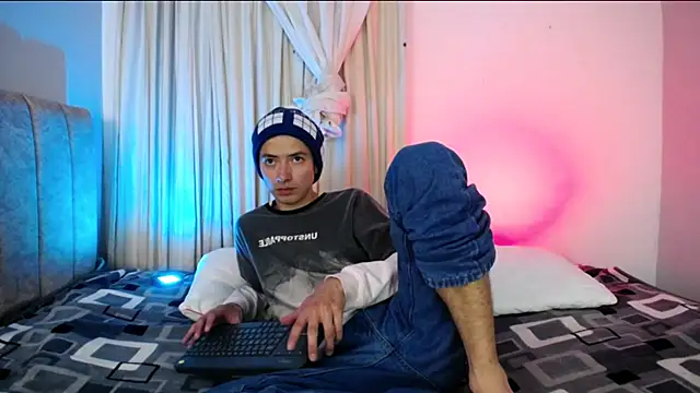 Yellowpokemon23 online show from April 6, 1:02 am