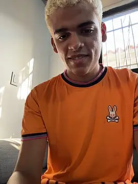 Snapshot of Leo_bunny_hot chatting on November 1, 8:02 pm Leo bunny hot online show from November 1, 8:02 pm