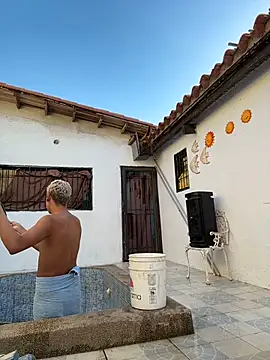 Snapshot of Leo_bunny_hot chatting on October 29, 9:18 pm Leo bunny hot online show from October 29, 9:18 pm