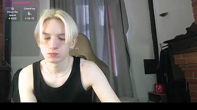 Snapshot of Ron_Vils chatting on February 19, 5:49 am Ron Vils online show from February 19, 5:49 am