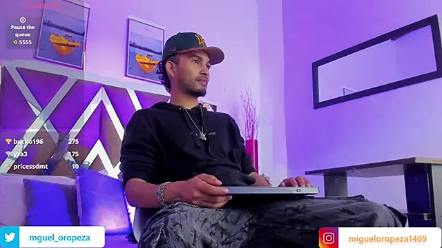 Snapshot of _miguel0 chatting on October 10, 8:02 pm miguel0 online show from October 10, 8:02 pm