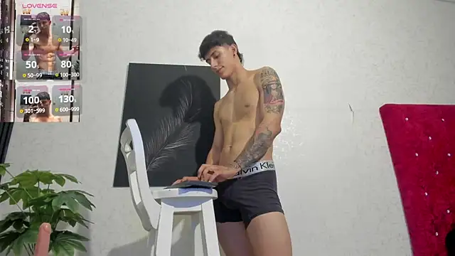 Snapshot of Cristopher23_ chatting on January 19, 8:19 pm Cristopher23 online show from January 19, 8:19 pm