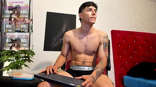 Snapshot of Cristopher23_ chatting on March 4, 8:05 pm Cristopher23 online show from March 4, 8:05 pm