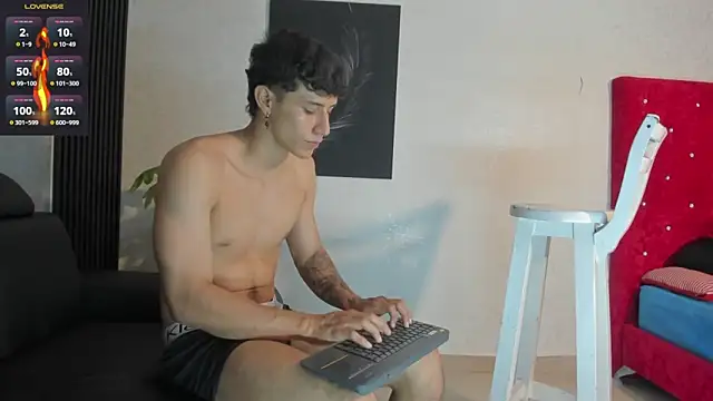 Snapshot of Cristopher23_ chatting on December 7, 7:54 pm Cristopher23 online show from December 7, 7:54 pm