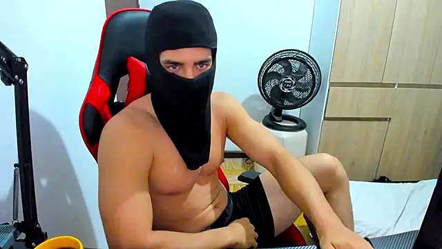 Snapshot of Calihotcaliente277 chatting on December 6, 2:17 pm Calihotcaliente277 online show from December 6, 2:17 pm