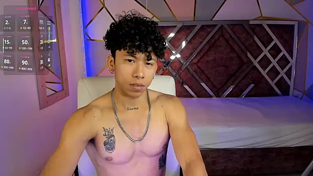 Snapshot of AkazaBoy_ chatting on February 5, 4:27 am AkazaBoy online show from February 5, 4:27 am