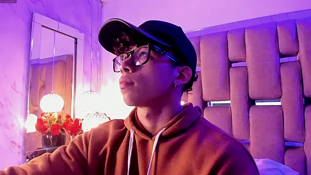 AkazaBoy  online show from December 20, 4:19 am