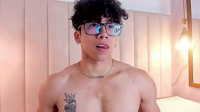 AkazaBoy  online show from November 27, 4:49 am