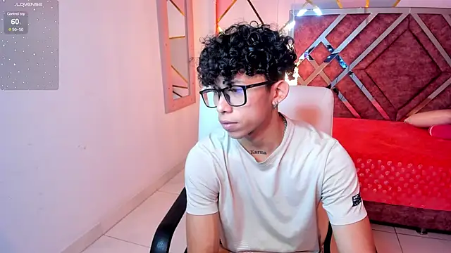 Snapshot of AkazaBoy_ chatting on March 8, 4:41 am AkazaBoy online show from March 8, 4:41 am