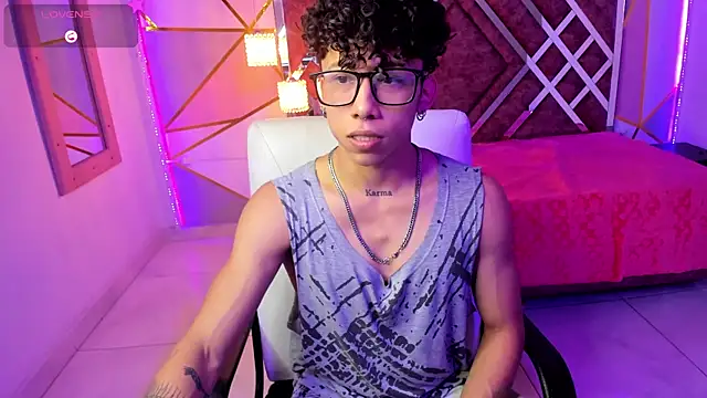 Snapshot of AkazaBoy_ chatting on January 29, 4:05 am AkazaBoy online show from January 29, 4:05 am